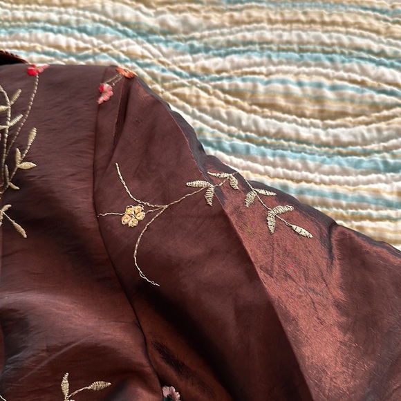 Vintage size small embroidered with flowers gold thread frog clasps - Picture 14 of 17